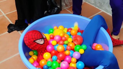 Frozen Elsa vs Spiderman Bad JOKER ДЖОКЕР БИТВА Едой Baby JOKER BALL COLOR