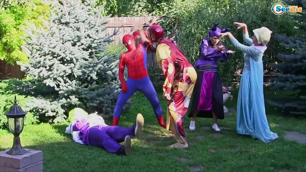 Hulk & Spiderman SNAKE ATTACK! w/ Pink Spidergirl Elsa Evil devil Joker Candy :) Superhero Fun