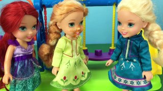 Hot Sauce or Ketchup? Frozen Anna Toddler Finds Out with Frozen Elsa, Ariel, Ursula and More!
