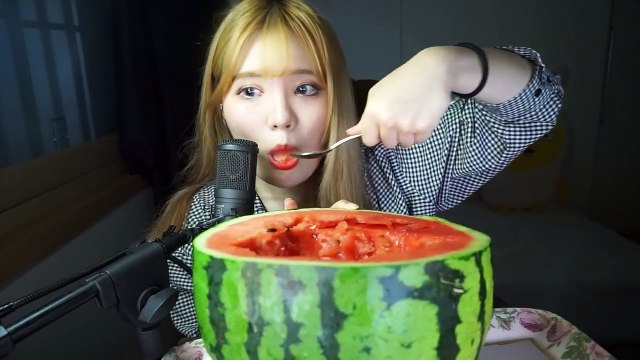 띠미의 엽기적인 병맛 ASMR 대왕 수박 이팅사운드 [ watermellon eating sound ]