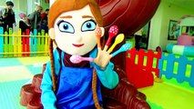 Anna Frozen in Real life singing the Family finger song Learn colours 5 Polka dots balloons for kids