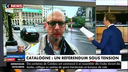 Référendum en Catalogne - La police entre de force dans le bureau de vote où doit voter le président régional