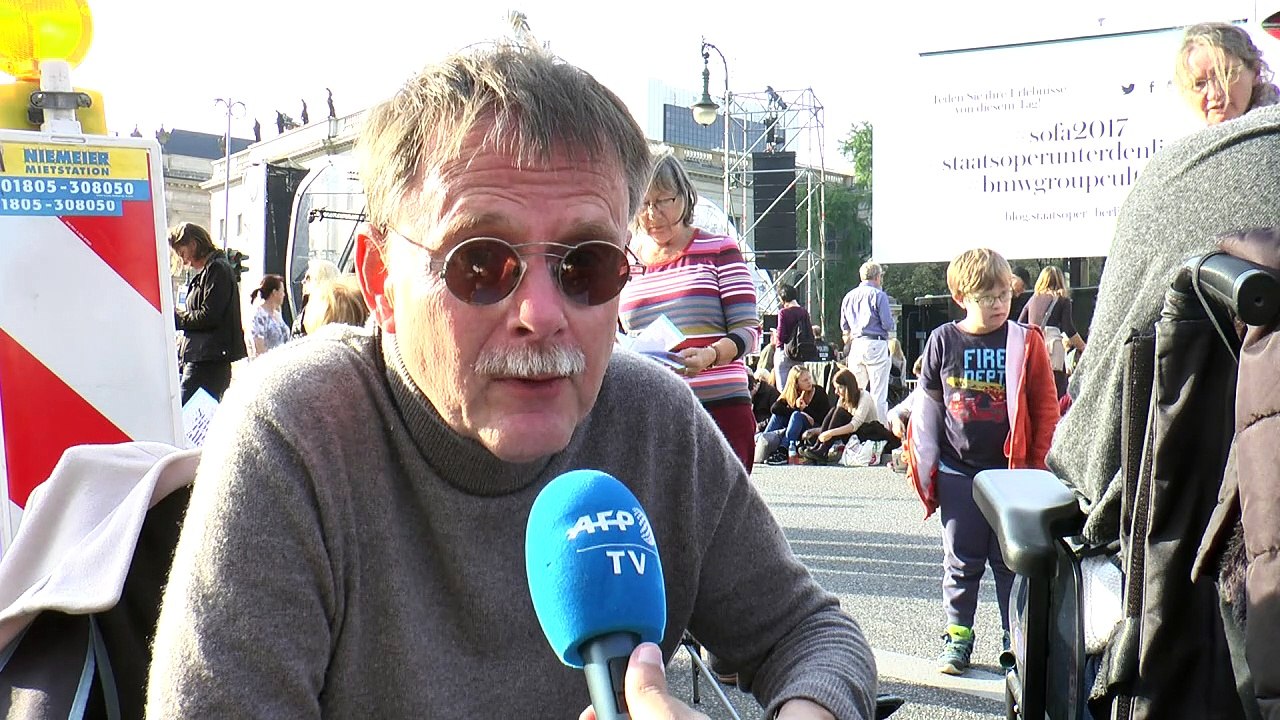 Berliner feiern Wiedereröffnung der Staatsoper