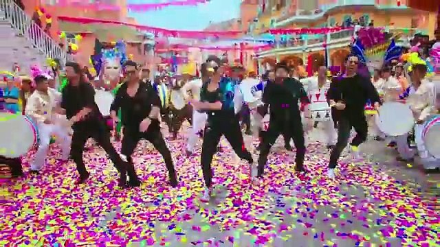 GOLMAAL Title Track (Lyrical Video) _ Ajay Devgn _ Parineeti _ Arshad _ Tusshar _ Shreyas _ Tabu - YouTube (360p)