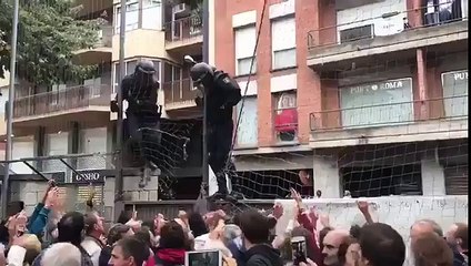 Catalogne : affrontements entre les manifestants et les policiers