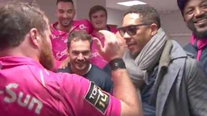 Joey Starr rejoins les joueurs du Stade Français dans leurs vestiaires