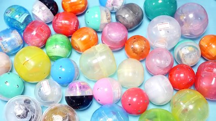 OPENING 40 GASHAPON TOY CAPSULES! [Cute & Weird Japanese Toys!]