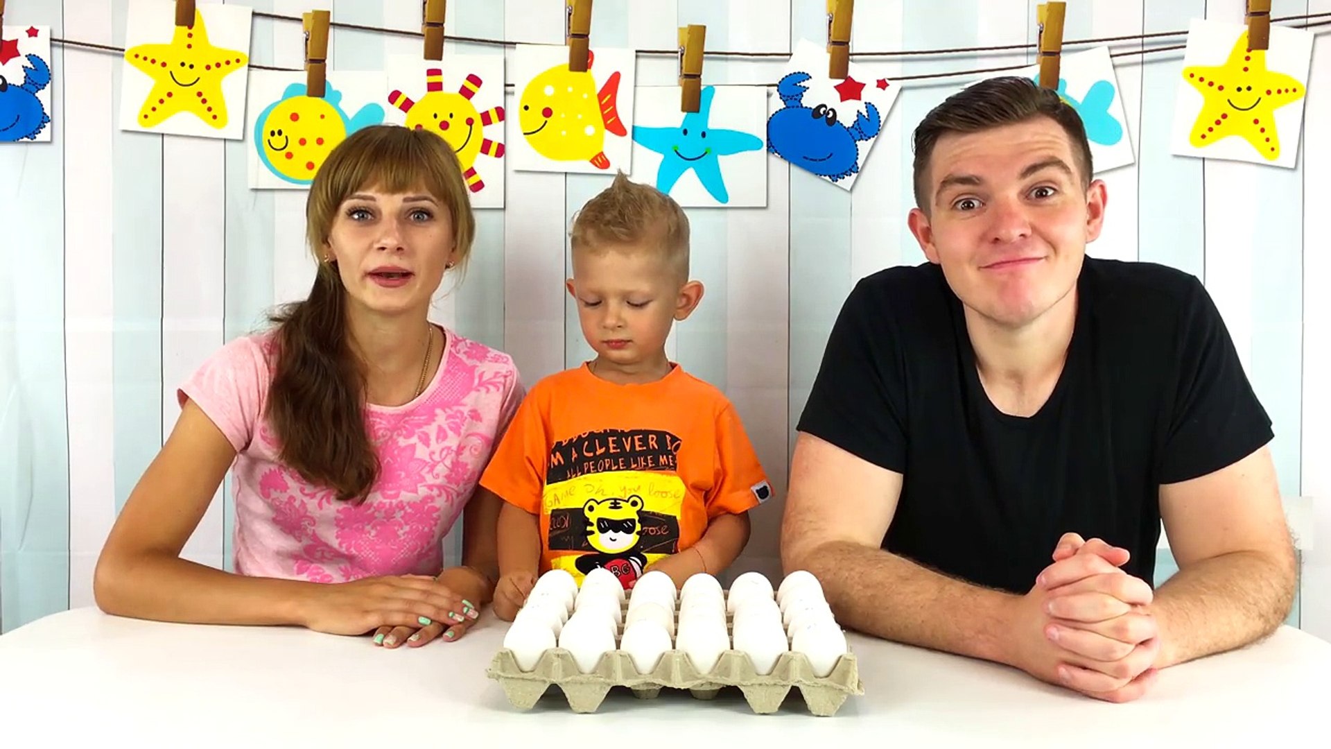 ⁣Пати Русская рулетка играем в игру с яйцами, бьем на голове. Party Russian Roulette game. 4К