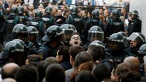 شاهد: اصابة العشرات في اشتباكات بين الشرطة الاسبانية ومؤيدي الاستفتاء في كتالونيا
