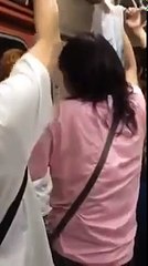 バス内で嫌がらせをする基地外おばさんwww