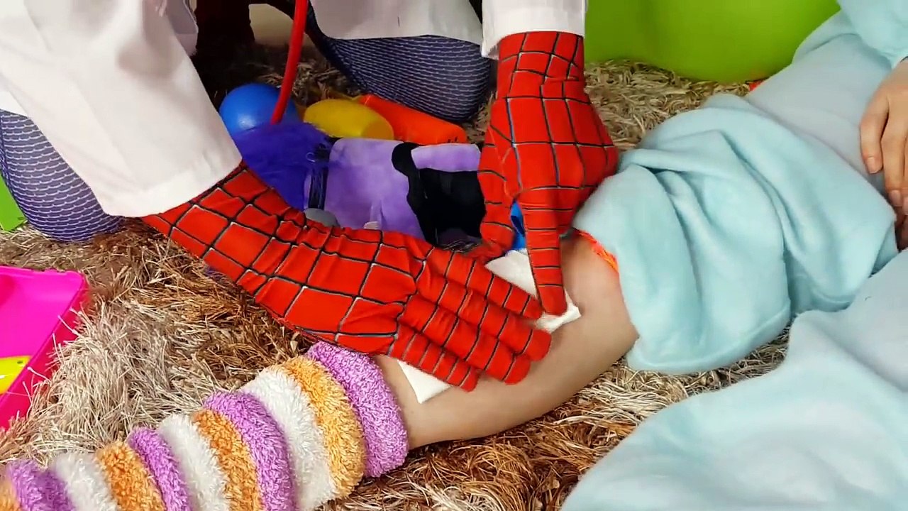 Сrying Babies! Accident! Bad baby Playing Doctor & Learn Colors With Fun / Finger Family S