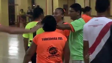 Jugadora Golpea con Brutal Patada en la cabeza a jugadora de Venezuela vs Montenegro Futsal