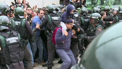 Download Video: Cargas policiales en Cataluña en caótico referéndum