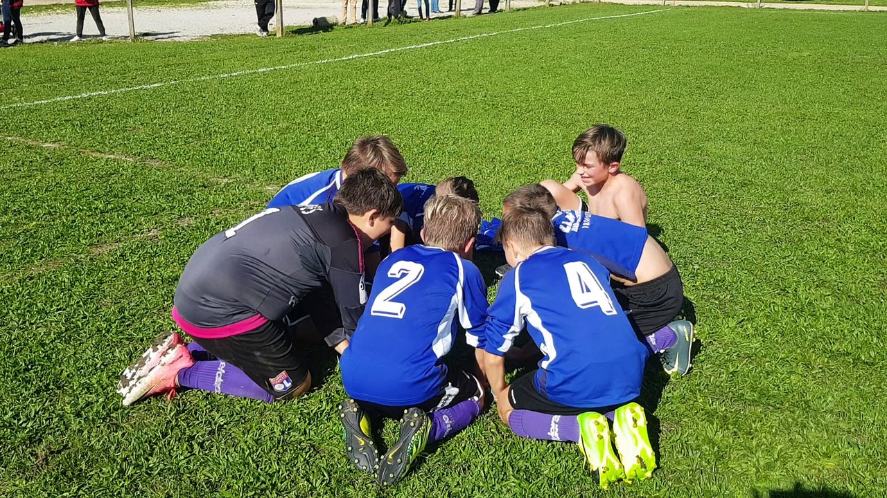 U13 (1) C2L - BOURGES FOOT du 30-09-17 à LEVET - Leur cri de guerre !!!