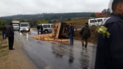 Çanakkale Elma Yüklü Traktör Devrildi 3 Yaralı