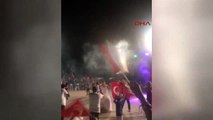 Antalya Davetlilere Türk Bayrağı Armağan Edilen Düğünde İzmir Marşı Coşkusu