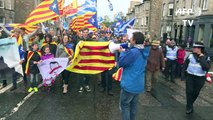 Cientos se manifiestan en Escocia en apoyo al referéndum catalán