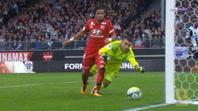 Rafael own goal draws Angers level