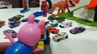 Pista Hot wheels dinossauro rex e George da família Peppa pig