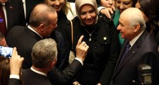 Erdoğan ile Bahçeli Arasındaki Rozet Diyaloğu Tebessüm Ettirdi