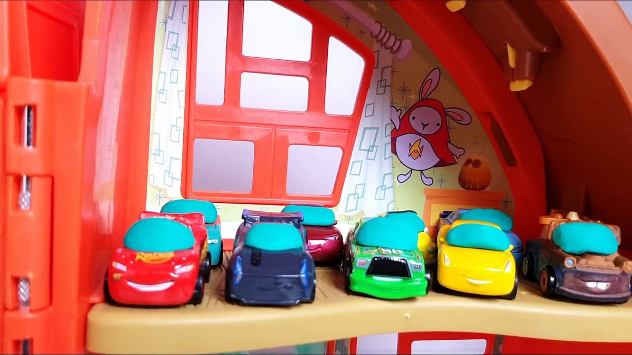 Disney Cars 3 Toys Miss Fritter Paints Mini Racers Mcqueen & co in sleep