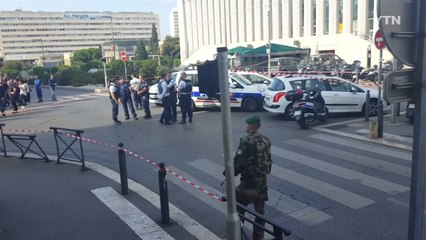 佛 마르세유에서 '흉기 테러'로 2명 희생...범인 사살 / YTN