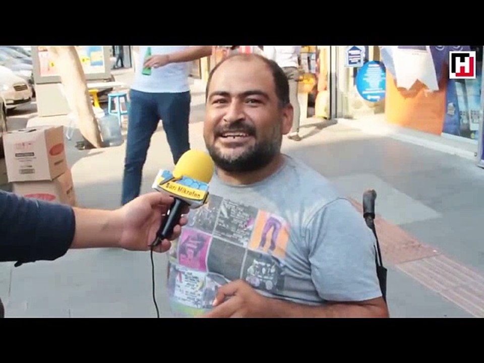 Espriler Sıkıntılı Olsada Sempatikliğiyle Durumu Kurtaran Adam