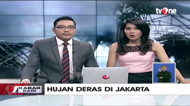 Hujan Deras di Jakarta Akibatkan Pohon Tumbang dan Papan Reklame Nyaris Roboh