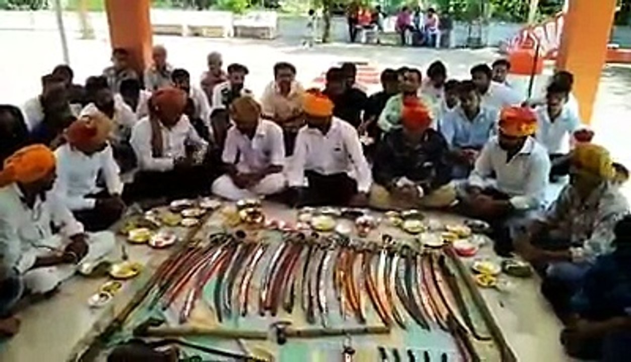 राजपूत शास्त्र पूजन करते हुए (तलवार,बंदूक) !! Rajputana Weapons