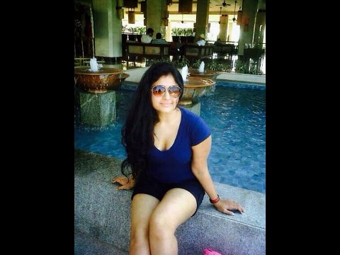 Very cute actress Poonam Bajwa shows hot cleavages gallery