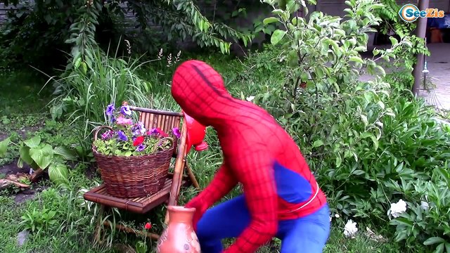 FIRE BREATHING FROZEN ELSA vs SPIDERMAN FIREMAN w/ Spidergirl vs Joker & Maleficent - Superhero Fun