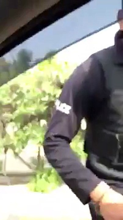 VIP Culture Police Slapped and Abused Citizen in Karachi