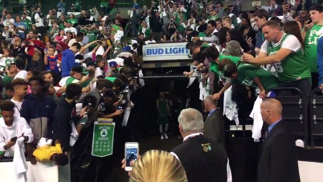 Kyrie Irving et Gordon Hayward accueillis en rockstars lors d'un scrimmage