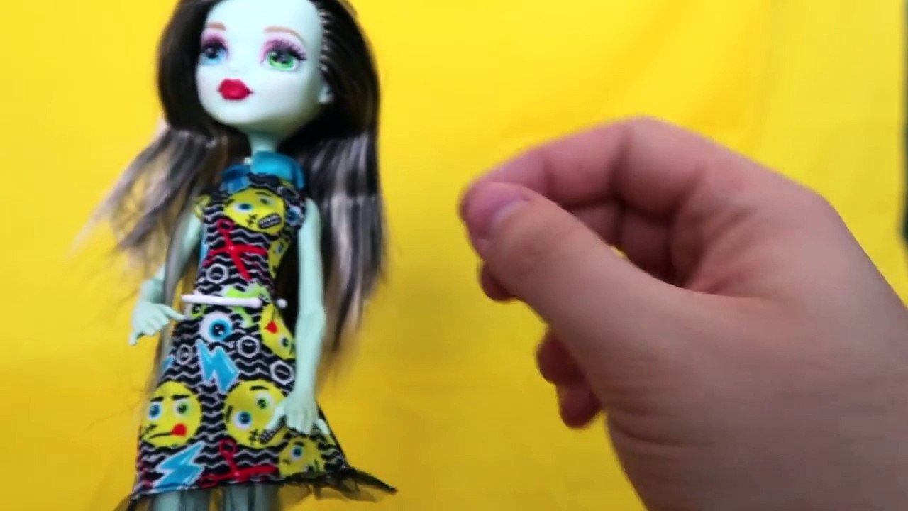 $200 Zombie Bride Barbie VS. $7 Zombie Monster High Doll - EXPENSIVE BARBIES DOLLS TOYS REVIEW!