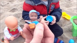 Juguetes del Bebé Nenuco y baño sorpresa con los mini Bebes se baña en la Playa