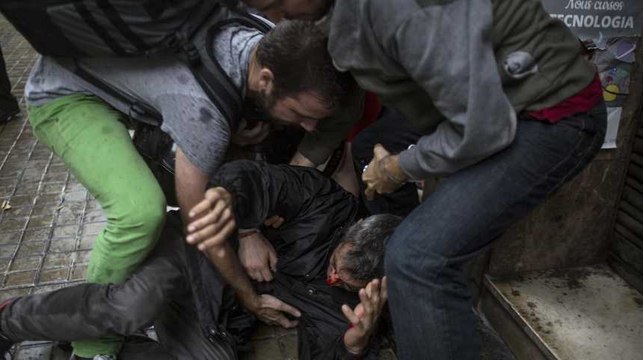 Les images des violences policières en Catalogne