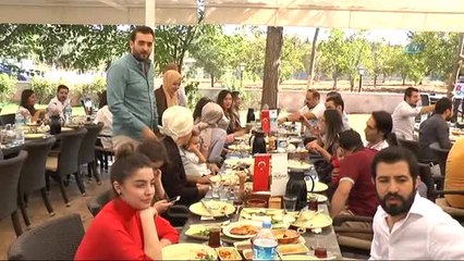 Genç İş Adamları Kahvaltıda Buluştu