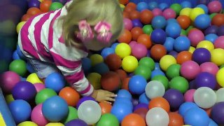 ✿ Играем в Детской Комнате Indoor Playground Family Fun for Kids Indoor Playroom with Balls