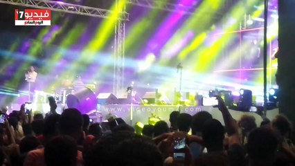 بالفيديو.. تامر حسنى يغنى "يا مالى عينى" لايف