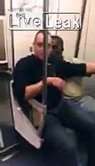 Download Video: 2 adultes se disputent une place assise dans le métro comme des enfants...