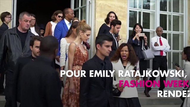 Emily Ratajkowski ultra sexy à Paris, son décolleté XXL fait fondre la Toile (photos)