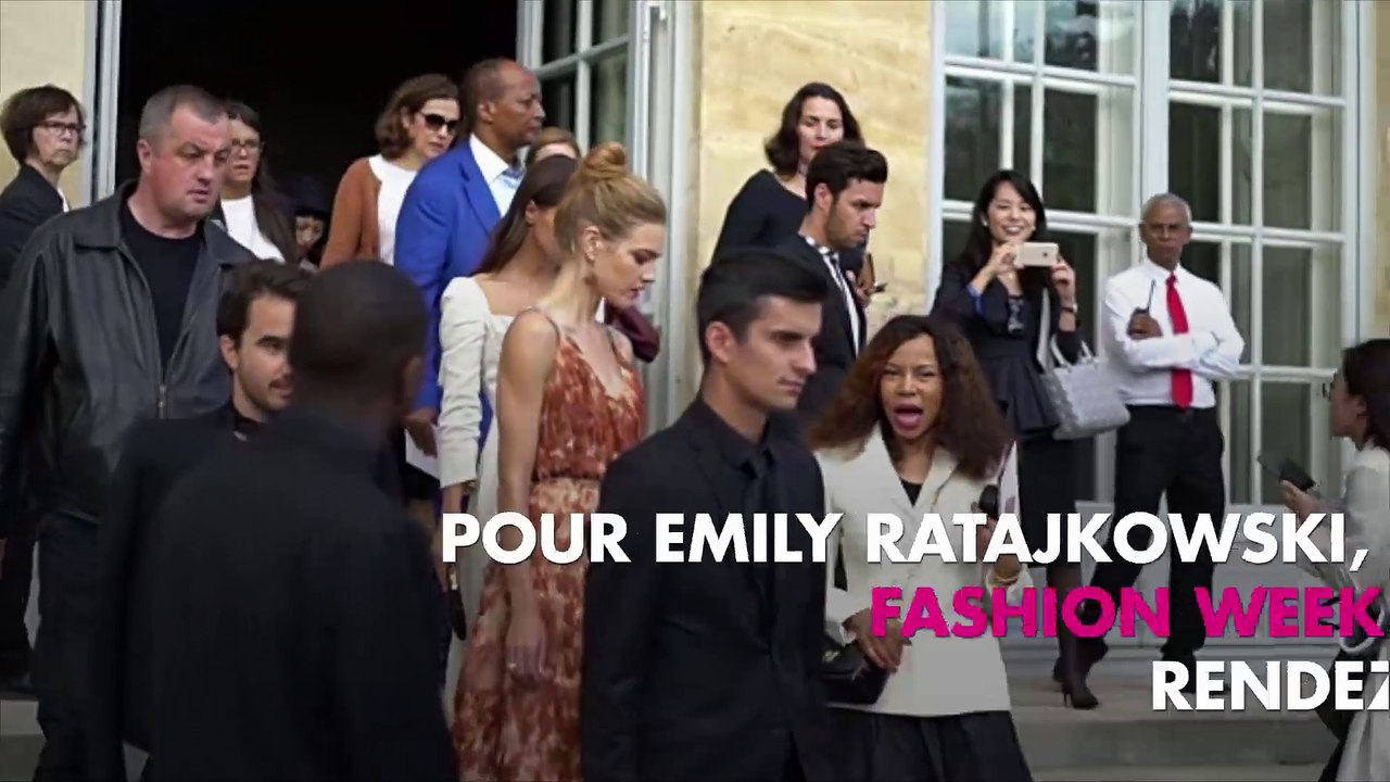 Emily Ratajkowski ultra sexy à Paris, son décolleté XXL fait fondre la Toile (photos)