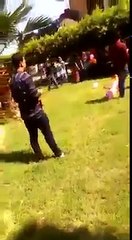 داخل "كلية حقوق طنطا" ﻃﺎﻟﺐ ﻳﻔﺎﺟﺊ ﺯﻣﻴﻠﺘﻪ ﻭﻳﻄﻠﺒﻬﺎ ﻟﻠﺰﻭﺍﺝ ﻭﻳﺤﺘﻀﻨﻬﺎ ﻭﺳﻂ ﺗﺼﻔﻴﻖ ﺃﺻﺪﻗﺎﺋﻬﻤﺎ