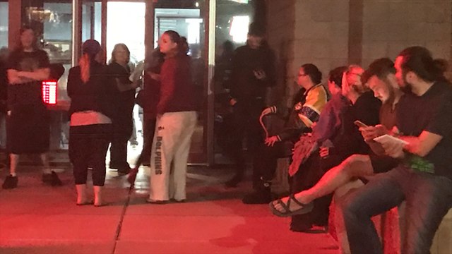 People In Las Vegas Lined Up In The Middle Of The Night To Donate Blood For Shooting Victims