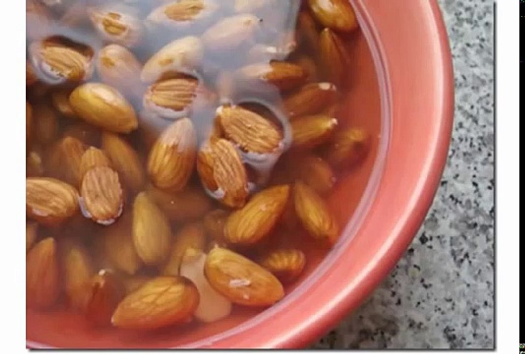 Why You Should Eat Almonds (CC)