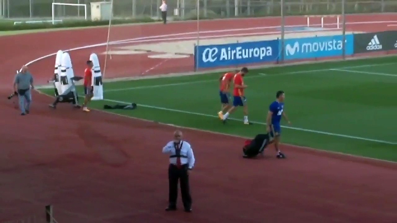 Gerard Piqué conspué par les supporters espagnols avec la Roja ! (Part 1)