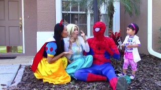 Spiderman Eats Frozen Elsa & Snow White? w/ Joker, Pink Spidergirl, Elsa baby