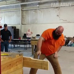 Si vous comprenez quelque chose à cette vidéo faites nous signe, parce que nous on s'interroge encore