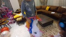 Şişme Unicorn kostüm giydik , çok eğlendik, eğlenceli çocuk videosu