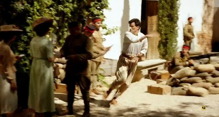 Avance 'Tiempos de guerra' | Julia y Larbi, despedidos por facilitar la fuga de Pedro